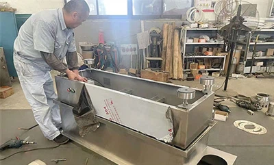 Il-magna tal-iskrining tat-trab rettangolari tinsab fil-produzzjoni